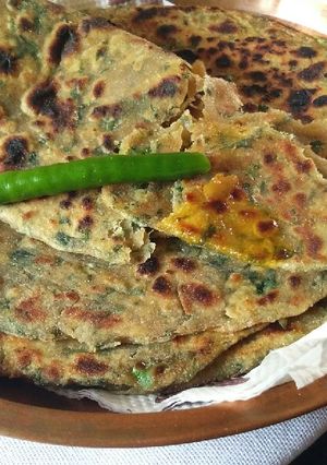 A picture of Bathua ka paratha.