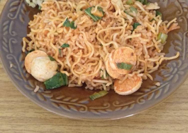 Mienas (mie nasi goreng)