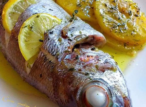 Foto principal de Besugos al horno con patatas, infusionados con aceite de tomillo