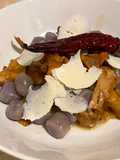 Gnocchi di patate viola con finferli, ricotta salate e peperone crusco