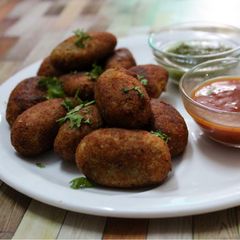 A picture of Aloo Paneer cutlet.