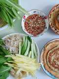 Bánh cá cơm mơm sữa cuốn rau