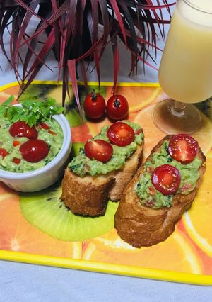 Una foto de Tostadas con Guacamole!