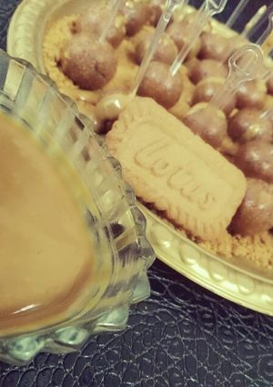 صورة لوصفة حلى كرات التمر باللوتس