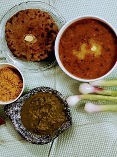 बाजरे की रोटी मखनी दाल (Bajre ki roti makhani dal recipe in hindi) रेसिपी मुख्य फोटो