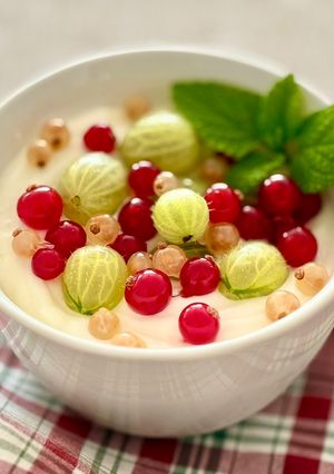 Hình của món 💚 Phô Mai Tươi & Quả Lý Chua.