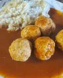 Albóndigas de pollo en salsa de chipotle