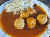 Albóndigas de pollo en salsa de chipotle