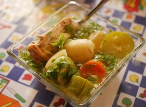 Una foto de Caldito de Pollo