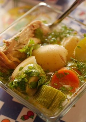 Una foto de Caldito de Pollo