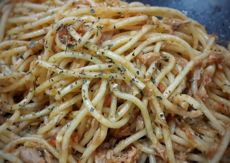 Resep Spaghetti al tonno classici (Spaghetti tuna klasik), Enak Banget
