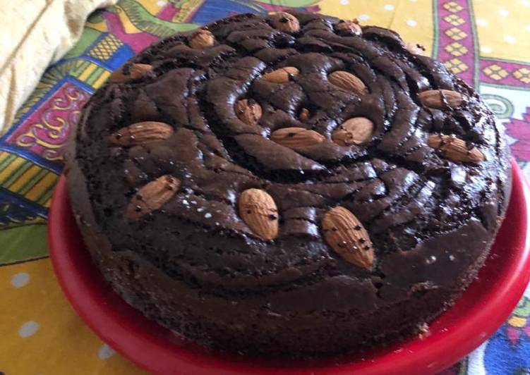Almond chocolate cake