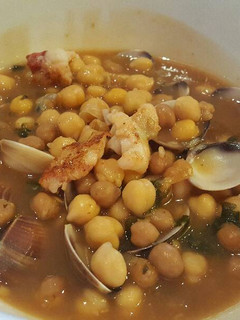 Una foto de Garbanzos con langosta y almejas... rápidas
