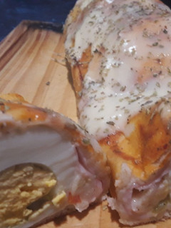 Una foto de Pizza rellena con #huevo