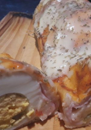 Una foto de Pizza rellena con #huevo