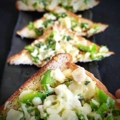 A picture of Garlic Cheese Chilli Toast.