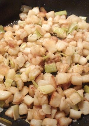 A picture of Fried Potatoes with Leeks.