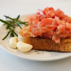 A picture of Pan con Tomate – A Fresh and Simple Spanish Breakfast 🍅🧄🥖 Simple but flavorful Mediterranean recipe.