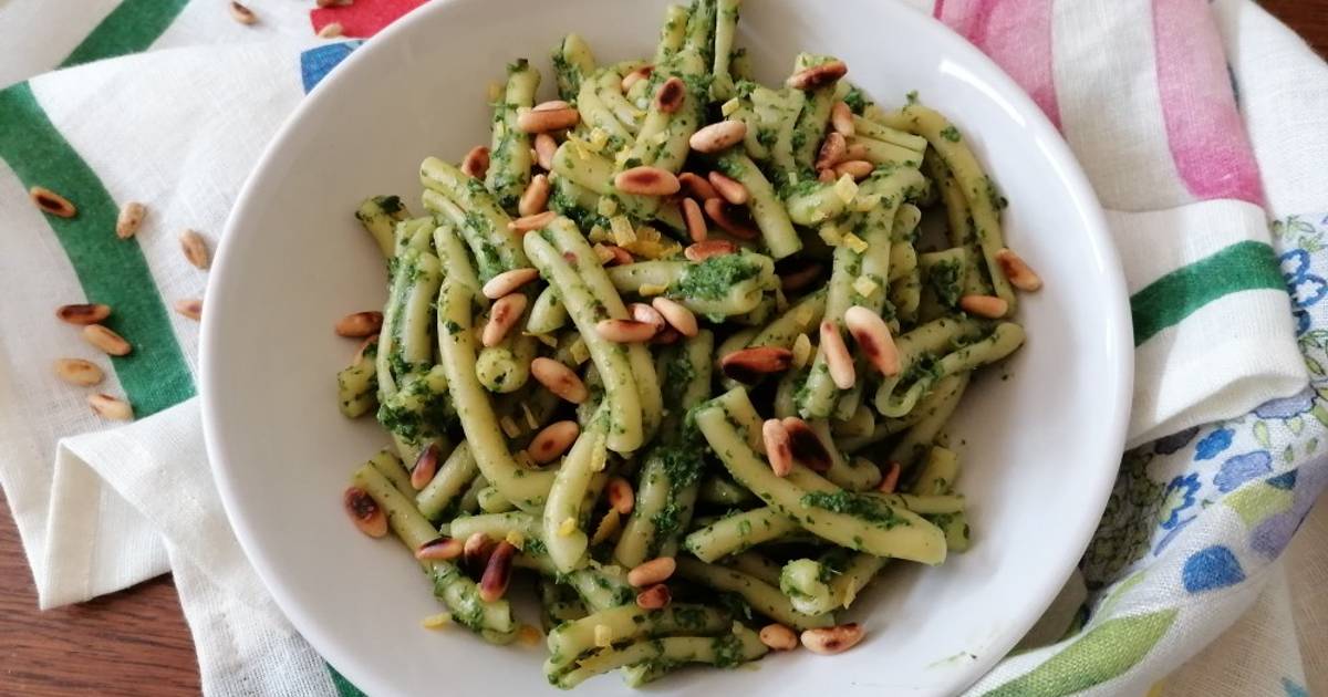 Ricetta Casarecce Con Pesto Di Verde Di Ravanelli Di Roberta Guidetti Cookpad