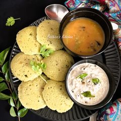 Green Chutney Rava Idli (Steamed Semolina Cake) A picture of Green Chutney Rava Idli (Steamed Semolina Cake).