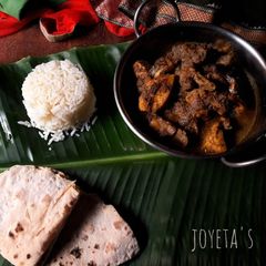 A picture of Chettinad chicken curry.