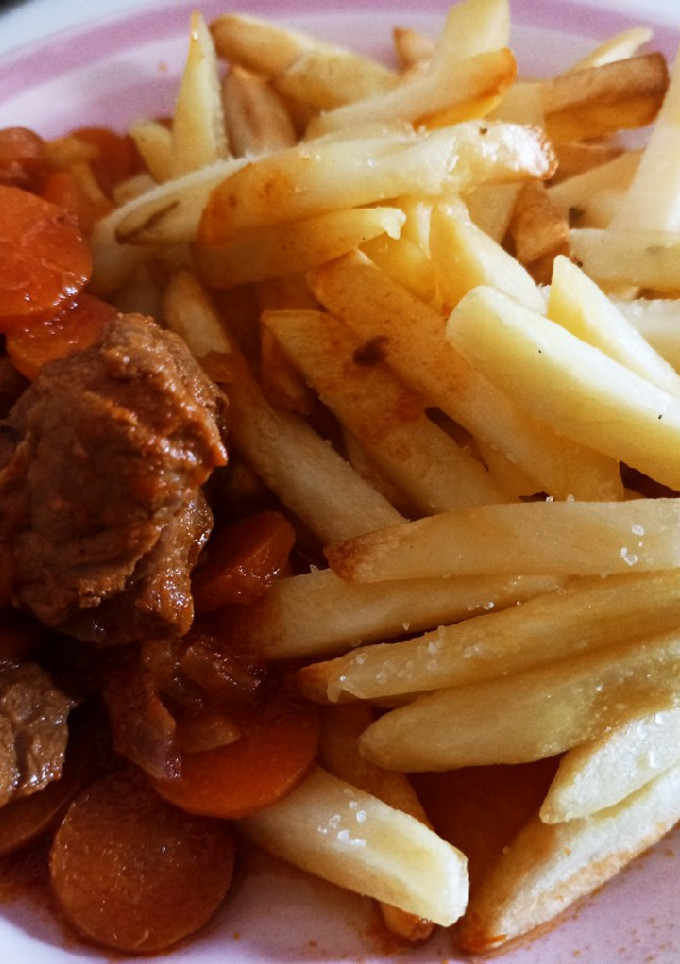 Una foto de Carne guisada en olla de cocción lenta