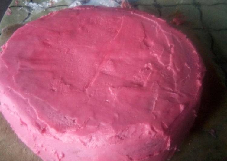 Simple ginger cake with strawberry icing