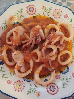 Una foto de Calamares con tomate a mi manera y en un plis plas
