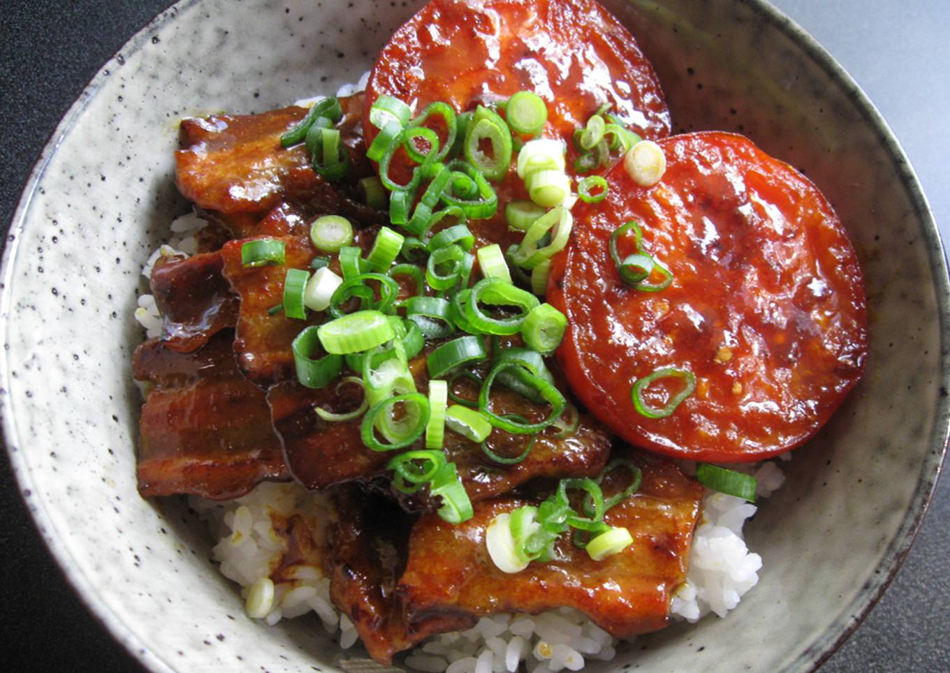 Curry Flavoured Pork & Tomato Rice Bowl