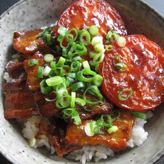 A picture of Curry Flavoured Pork & Tomato Rice Bowl.