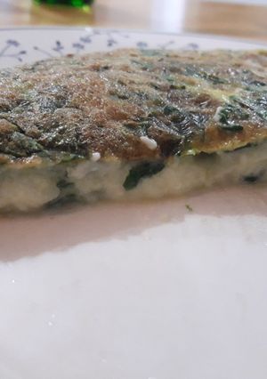 Una foto de Tortilla de espinaca rellena de queso