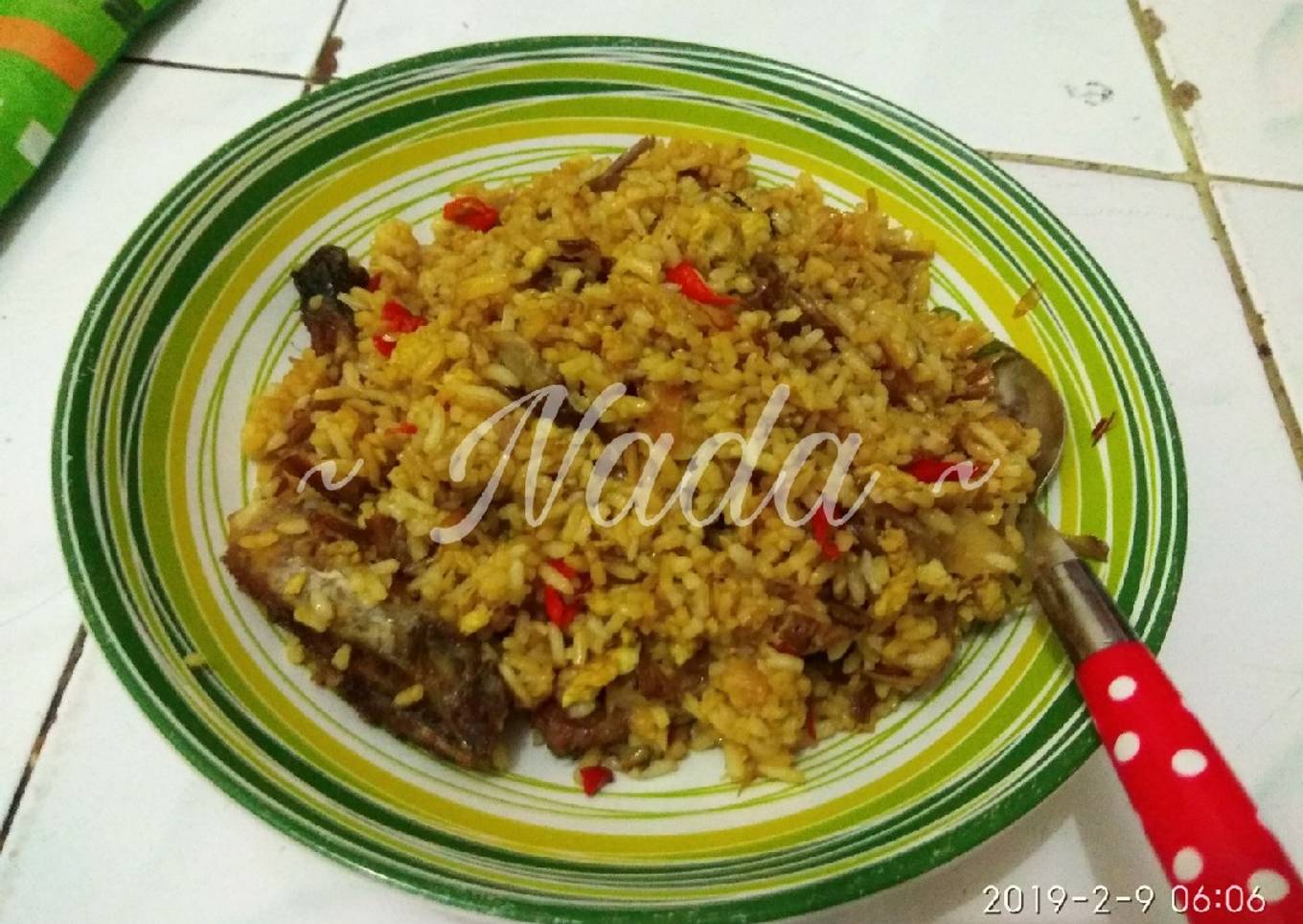Nasi goreng bebek dan telur pedas