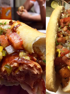 Una foto de Mega Chili Hot Dog Submarine