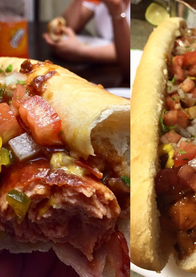 Una foto de Mega Chili Hot Dog Submarine