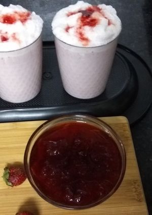 A picture of Strawberry Crush And Milkshake.
