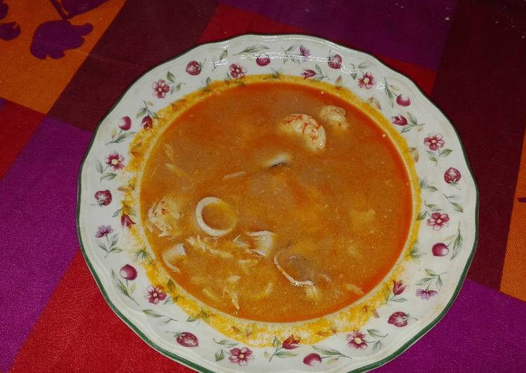 Sopa de marisco hecha en Thermomix (Familia Addams)
