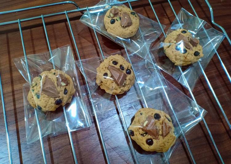 Cara Gampang Menyiapkan Soft baked cookies super recomended😘, Enak