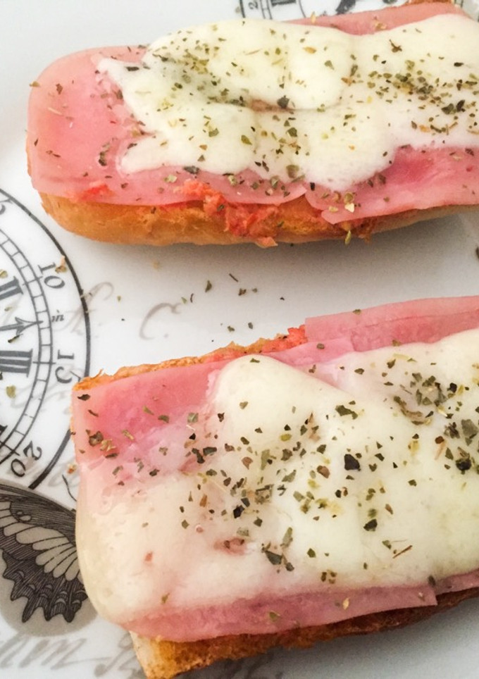 Una foto de Tostada de tomate a mi manera