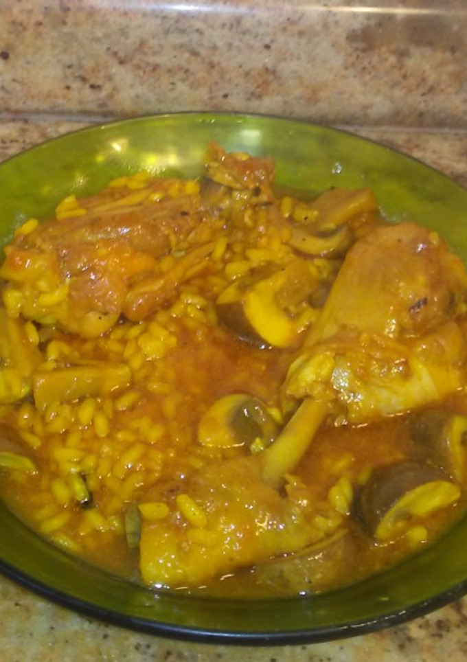 Una foto de Arroz meloso de pollo y setas