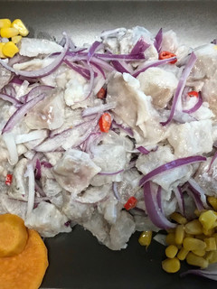 Una foto de Ceviche de lubina