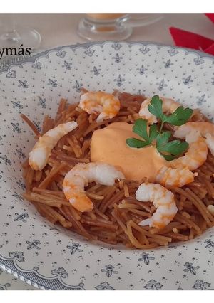 Foto principal de Fideos fritos con gambas y alioli de piquillos