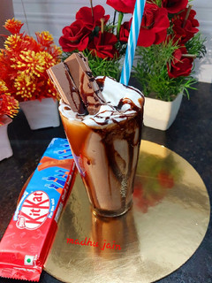 किट-कैट शेक (Kitkat shake recipe in hindi) रेसिपी मुख्य फोटो