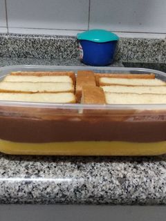 Una foto de Flan de dos chocolates con bizcochitos