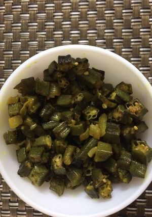 मसाले दर भिण्डी (Masale daar bhindi recipe in hindi) रेसिपी मुख्य फोटो