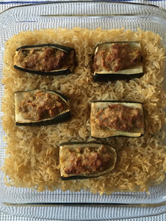 Una foto de Arroz integral con calabacines rellenas