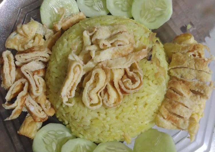 Resep Nasi kuning tengah malam😆dengan magicom yang Sempurna