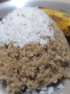 கோதுமை புட்டு இன் தேங்காய் ஒடு (Kothumai puttu recipe in tamil) செய்முறை முக்கிய புகைப்படம்