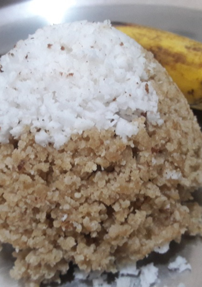 கோதுமை புட்டு இன் தேங்காய் ஒடு (Kothumai puttu recipe in tamil) செய்முறை முக்கிய புகைப்படம்