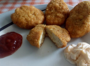 Una foto de Nuggets de pollo rellenos de queso
