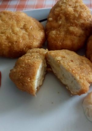 Una foto de Nuggets de pollo rellenos de queso